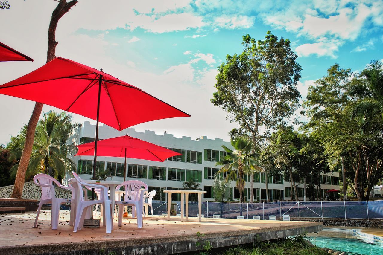 Hotel Hacienda Campestre Melgar Esterno foto